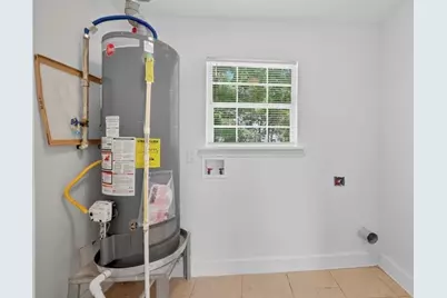 7023 Crestmont Street, Houston, TX 77033 - Photo 13