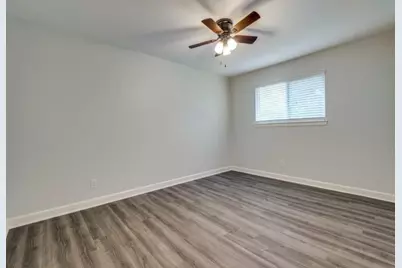 1013 Gunnison Street, Sealy, TX 77474 - Photo 5