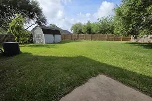 129 Corral Ct, Angleton, TX 77515 - Photo 25