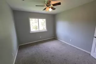 129 Corral Ct, Angleton, TX 77515 - Photo 19