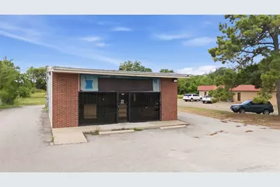 810 S State Street, Madisonville, TX 77864 - Photo 13