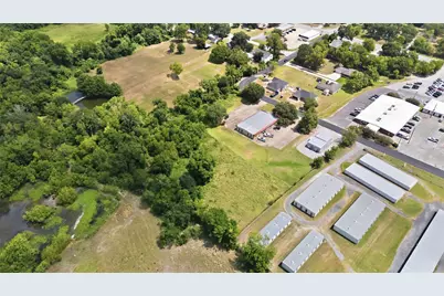 810 S State Street, Madisonville, TX 77864 - Photo 9