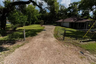 417 Hardy Street, Clute, TX 77531 - Photo 19