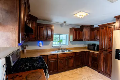 417 Hardy Street, Clute, TX 77531 - Photo 3
