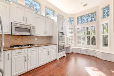 15 Larks Aire Place, The Woodlands, TX 77381 - Photo 3