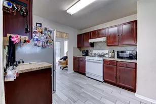 11027 E Fall Fern Cir, Houston, TX 77044 - Photo 9
