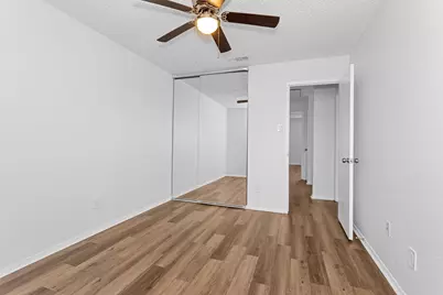 10610 Chapel Hill Drive, Houston, TX 77099 - Photo 31