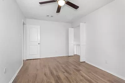 10610 Chapel Hill Drive, Houston, TX 77099 - Photo 35