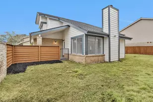 10610 Chapel Hill Dr, Houston, TX 77099 - Photo 43