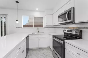 10610 Chapel Hill Dr, Houston, TX 77099 - Photo 17