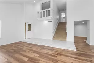 10610 Chapel Hill Dr, Houston, TX 77099 - Photo 9