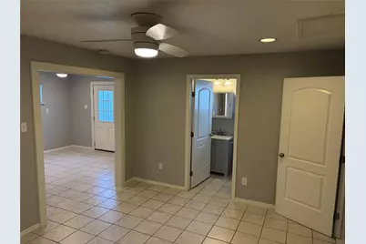 1203 1/2 Walton Street, Houston, TX 77009 - Photo 9