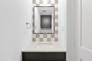 1107 E 24th St, Houston, TX 77009 - Photo 25