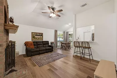 34 Alexander Court, Angleton, TX 77515 - Photo 3