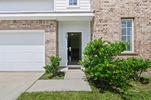 1503 Barras St, Alvin, TX 77511 - Photo 3