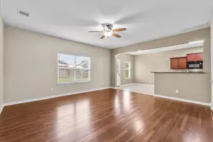 322 Shoshone Ridge Dr, La Marque, TX 77568 - Photo 5