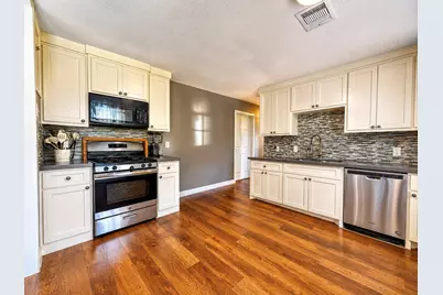 4718 Meadow Park Drive, Houston, TX 77048 - Photo 5