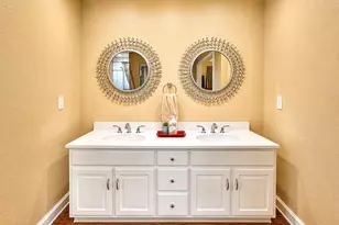4718 Meadow Park Dr, Houston, TX 77048 - Photo 13