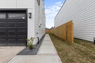 7810 Denton St, Houston, TX 77028 - Photo 3