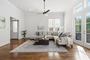 1360 W 25th St, Houston, TX 77008 - Photo 9