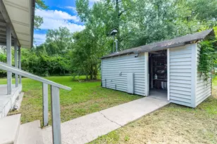 411 Sherwood St, Cleveland, TX 77327 - Photo 11