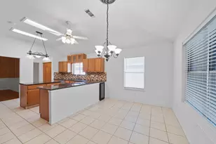 2711 N Peach Hollow Cir, Pearland, TX 77584 - Photo 13