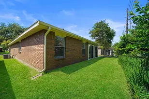 2711 N Peach Hollow Cir, Pearland, TX 77584 - Photo 27