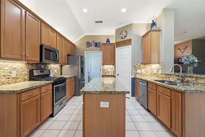 1011 Red River, League City, TX 77573 - Photo 7