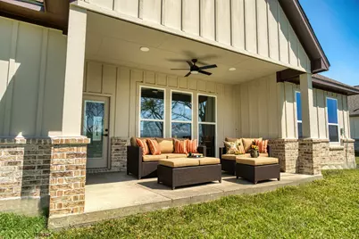 931 Buffalo Trail, Angleton, TX 77515 - Photo 5