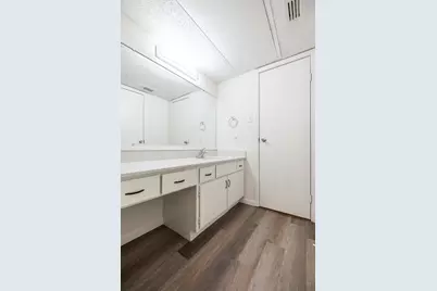 2750 Holly Hall Street #1105, Houston, TX 77054 - Photo 17