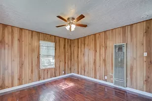 4905 Brinkley St, Houston, TX 77033 - Photo 9