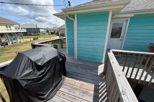 980 S Stingaree Dr, Crystal Beach, TX 77650 - Photo 13