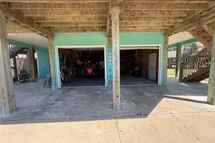980 S Stingaree Dr, Crystal Beach, TX 77650 - Photo 7