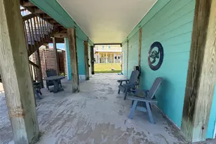 980 S Stingaree Dr, Crystal Beach, TX 77650 - Photo 9