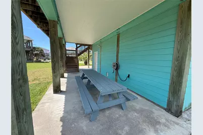 980 S Stingaree Drive, Crystal Beach, TX 77650 - Photo 9