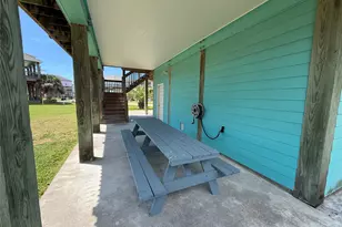 980 S Stingaree Dr, Crystal Beach, TX 77650 - Photo 9