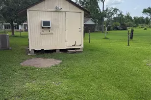 139 Scout Rd, Jones Creek, TX 77541 - Photo 5