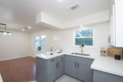 5834 Overdale Street, Houston, TX 77033 - Photo 9