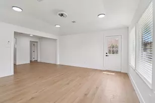 614 Nest Ln, Houston, TX 77022 - Photo 7