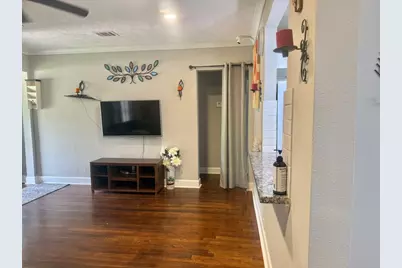 19 4th Avenue N, Texas City, TX 77590 - Photo 5