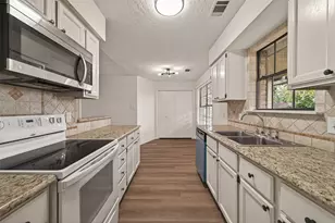 28700 Waikiki Ln, Conroe, TX 77356 - Photo 21