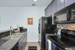 5411 Lindsay Ln, Houston, TX 77011 - Photo 9