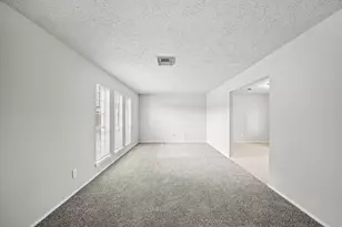 303 Hearthside Cir, League City, TX 77573 - Photo 5