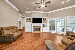 208 River Oaks Dr, Lake Jackson, TX 77566 - Photo 5