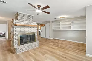 1335 Kathy Ave, Sealy, TX 77474 - Photo 5