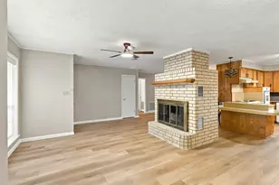 1335 Kathy Ave, Sealy, TX 77474 - Photo 7