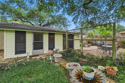 1335 Kathy Avenue, Sealy, TX 77474 - Photo 7