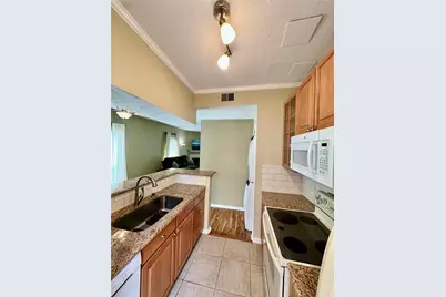 7575 Cambridge Street #2701, Houston, TX 77054 - Photo 13