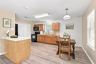 8836 E Buffalo Cir, Willis, TX 77378 - Photo 7