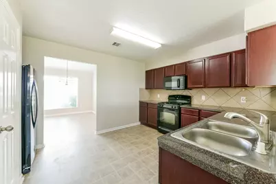 9909 Hyacinth Way, Conroe, TX 77385 - Photo 5